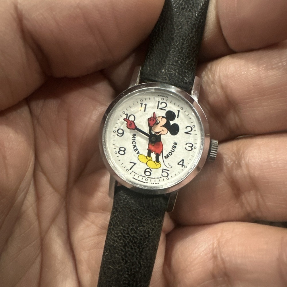 Working Vintage Bradley Disney Mickey Mouse Ladies Watch 26mm Manual Wind Runs
